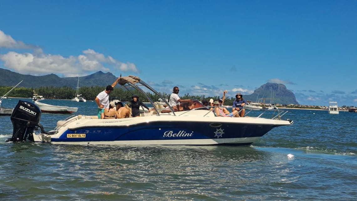 Speed Boat for Dolphins Trip